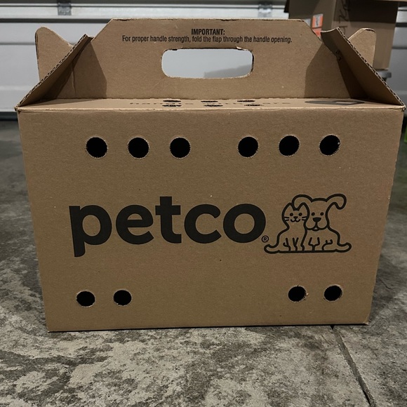 Petco Cardboard Small Pet Carrier 18.5" x 9" x 12" - Picture 2 of 11